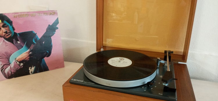Sold: Lenco B52 Idler Drive Turntable Sold: Lenco B52 Idler Drive Turntable