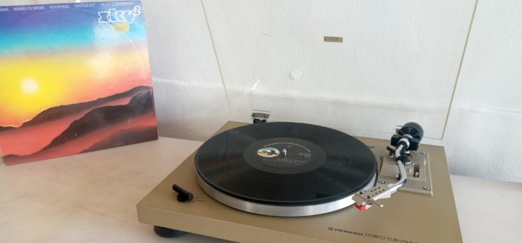 Sold: Pioneer PL-512 Belt Drive Manual Turntable Sold: Pioneer PL-512 Belt Drive Manual Turntable