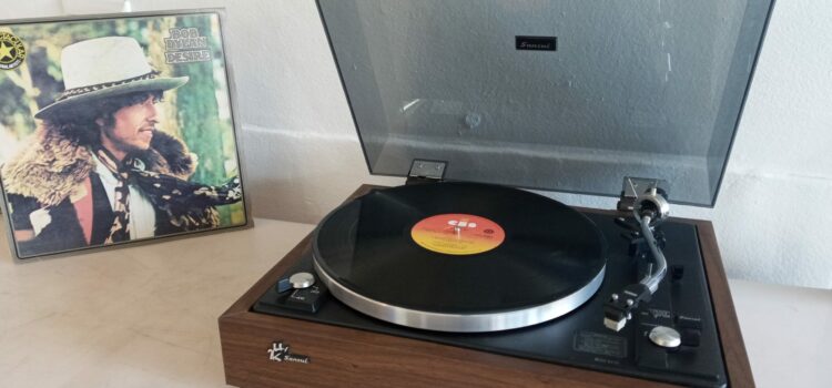 Sold: Sansui SR-212 Belt-Drive Auto Return Turntable Sold: Sansui SR-212 Belt-Drive Auto Return Turntable
