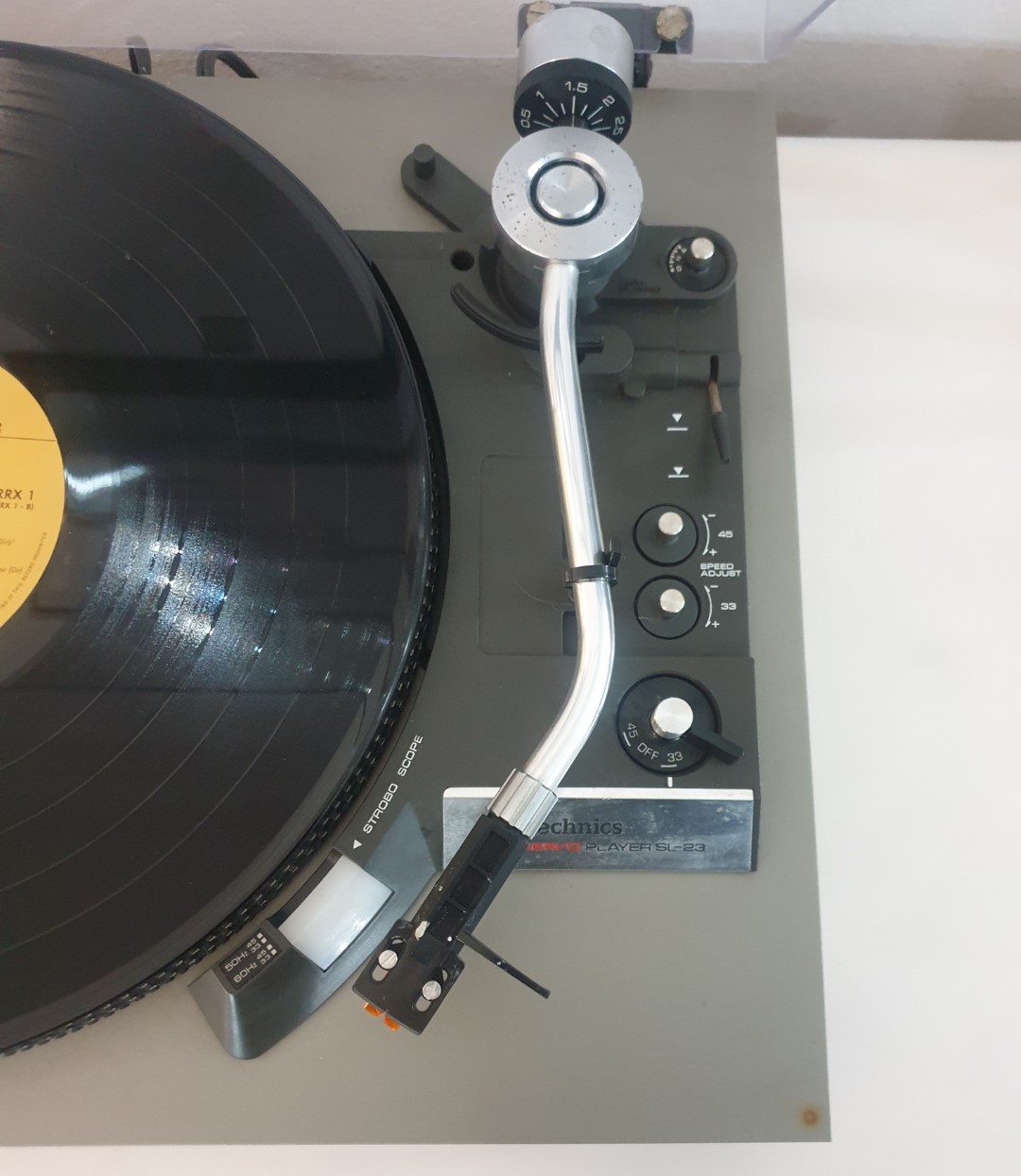 Technics SL-23 Belt Drive Turntable - Image 5