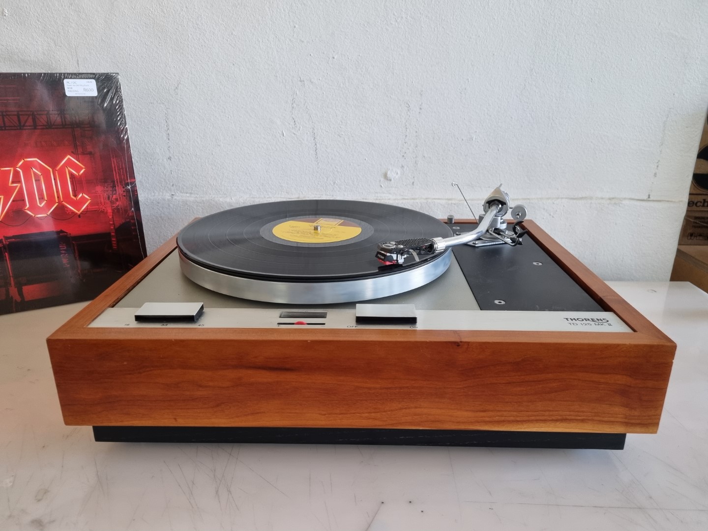 Thorens TD125 MkII with an SME 3009 SII Tonearm - Image 2