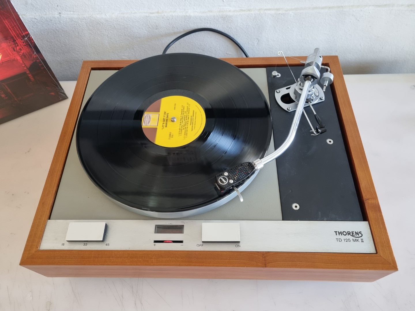Thorens TD125 MkII with an SME 3009 SII Tonearm - Image 3
