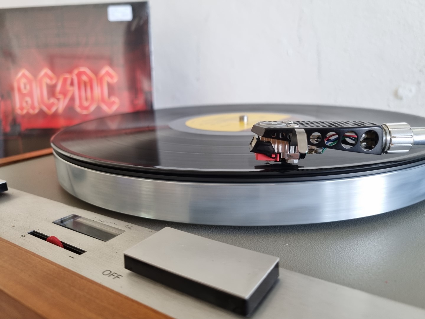 Thorens TD125 MkII with an SME 3009 SII Tonearm - Image 6