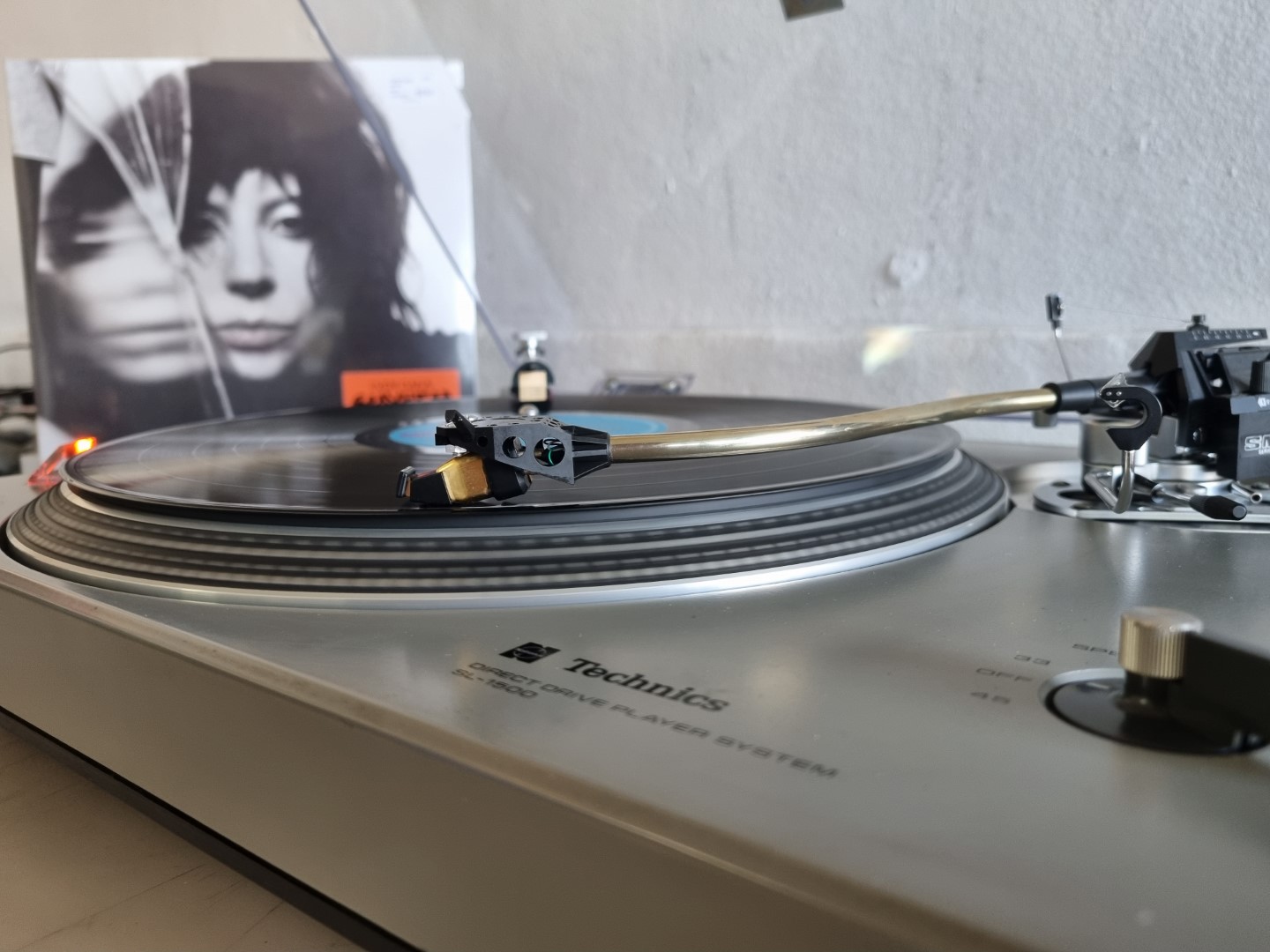 Technics SL1500 Direct Drive Turntable with an SME SIII Tonearm - Image 5