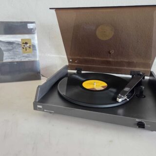 NAD 5120 Turntable