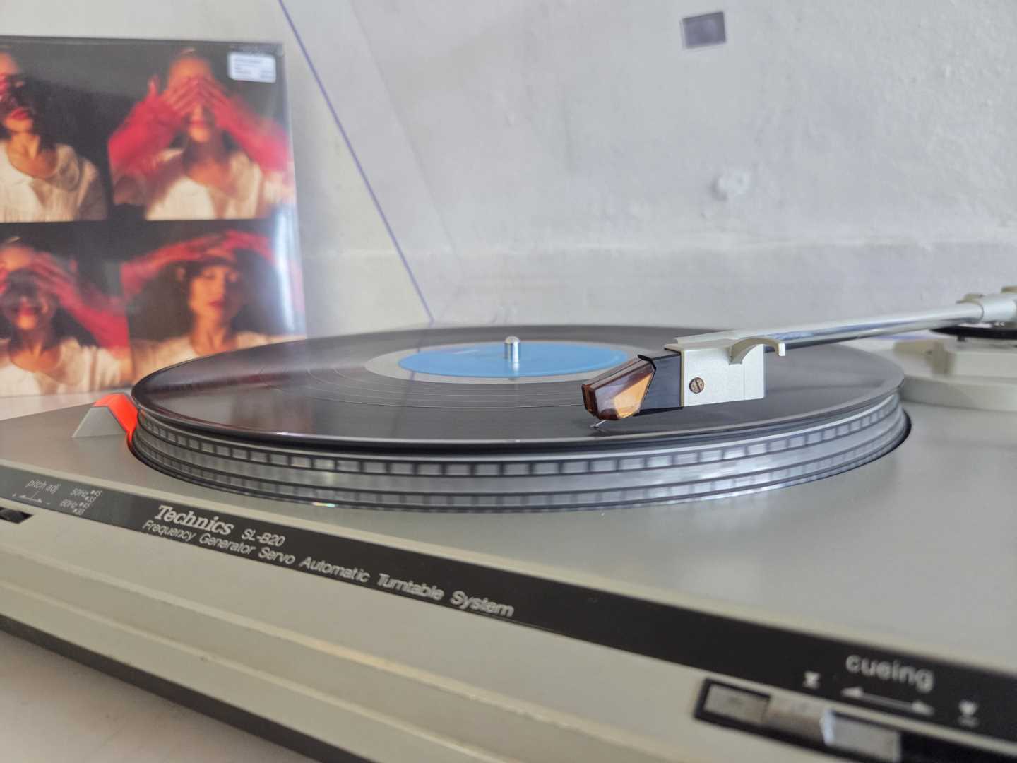 Technics SL-B20 Belt Drive Turntable - Image 4