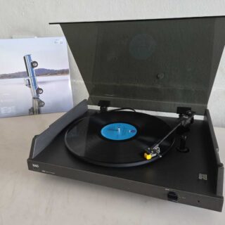 NAD 5120 Turntable