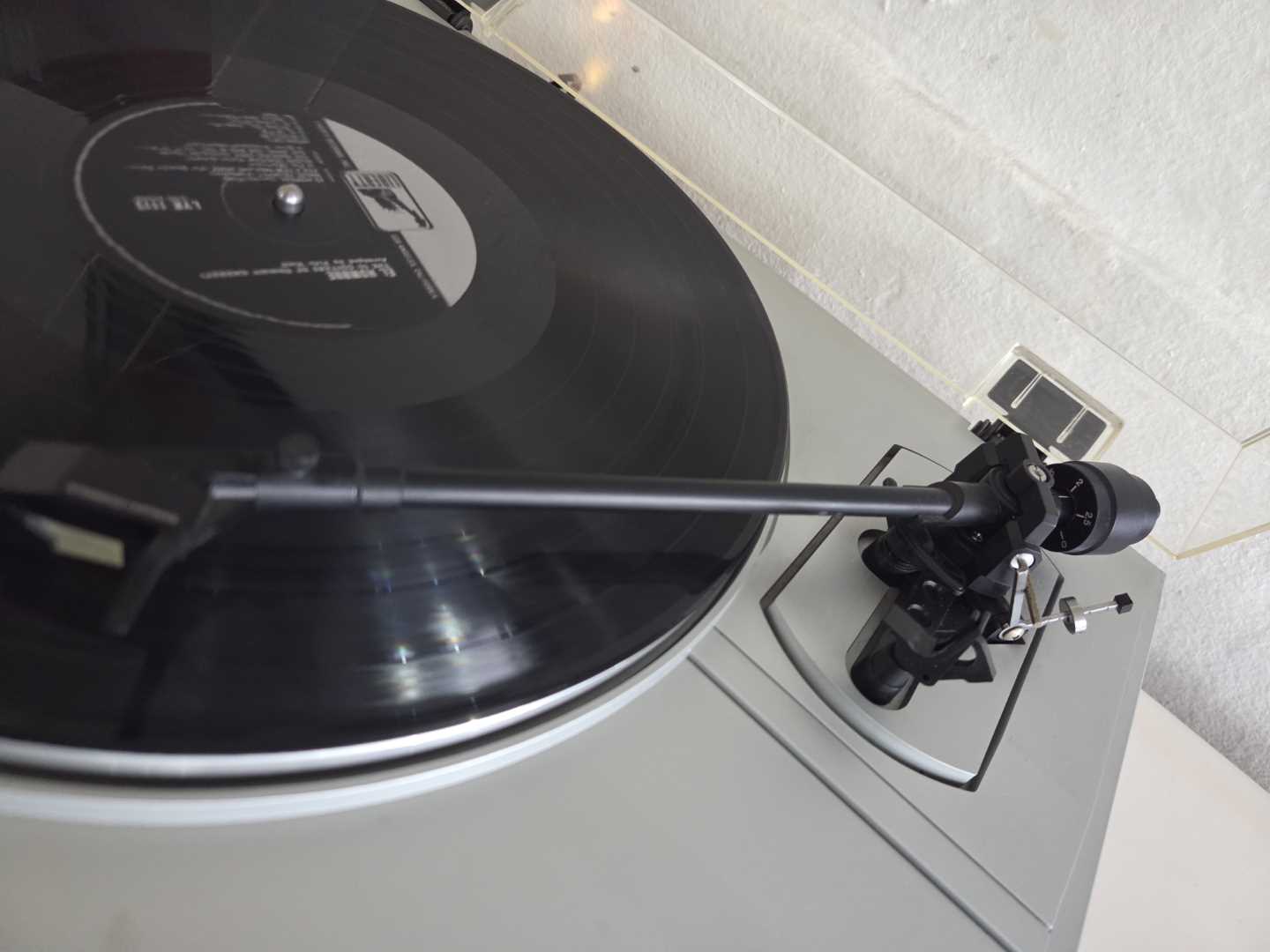 Kenwood KD-33F Fully Automatic Belt Drive Turntable - Image 9