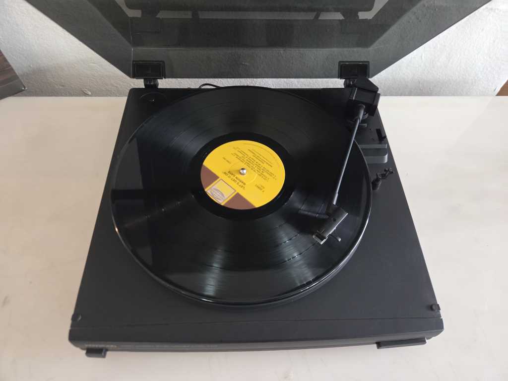 Kenwood P-235 Semi-Automatic Belt Drive Turntable - Image 4