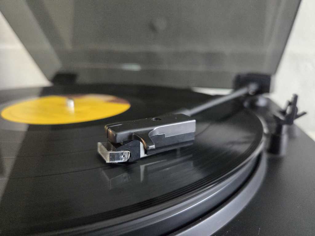 Kenwood P-235 Semi-Automatic Belt Drive Turntable - Image 6